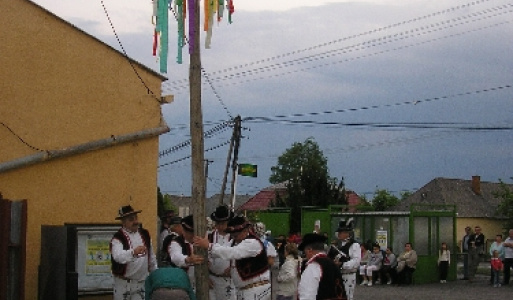 Stavanie mája 2012 v našej obci Lúčky 