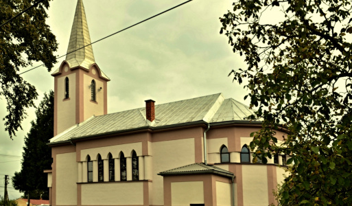Posviacka obnoveného kostola v Lúčkach Posviacka obnoveného kostola v Lúčkach a jeho obnovených priestorov v suteréne kostola 24.septembra 2017