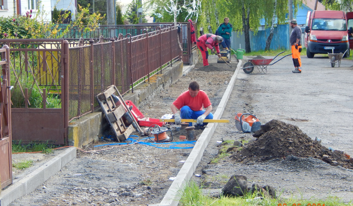 Výstavba chodníkov v obci